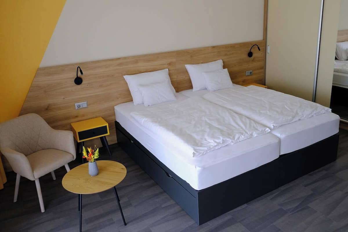 Chambre Standard double | Coffre-fort, bureau, espace de travail pour ordinateurs portables