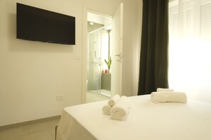 Bureau, espace de travail pour ordinateur portable, Wi-Fi gratuit