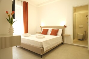 Deluxe-Doppelzimmer, eigenes Bad | Schreibtisch, laptopgeeigneter Arbeitsplatz, kostenloses WLAN