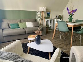 Una Smart TV, una consola de videojuegos, Netflix