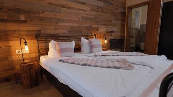 4 bedrooms, internet, bed sheets