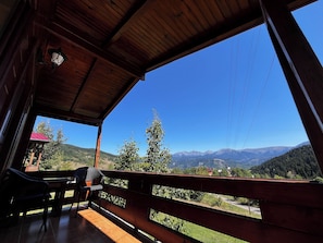 Comfort Bungalow | Balcony - Laşet Bungalov (Savsat)