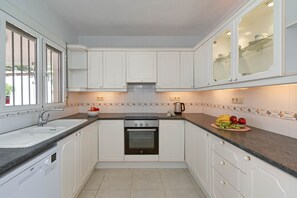 Refrigerador, microondas, horno y lavavajillas 