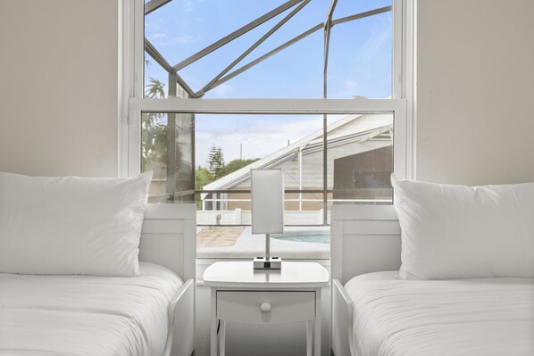Villa Luxury, vista piscina | Ferro/asse da stiro, culle/letti per bambini (gratuiti), Wi-Fi gratuito