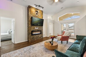 100-cm Smart TV with cable channels