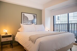 2 bedrooms, desk, iron/ironing board, WiFi