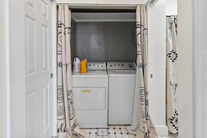 Interior - Simple Comfort 1 Bed 1 Bath Near Downtown Indy (Indianapolis)