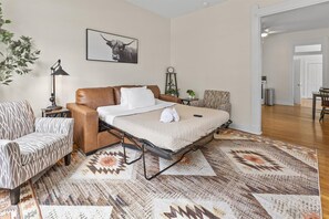 1 bedroom, WiFi, bed sheets - Simple Comfort | 1 Bed, 1 Bath Near Downtown Indy (Indianapolis)