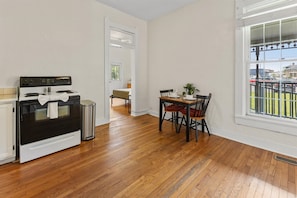 Interior - Simple Comfort 1 Bed 1 Bath Near Downtown Indy (Indianapolis)