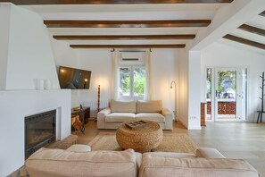 TV - Villa Teresa by Marhen Homes (Javea / Xàbia)