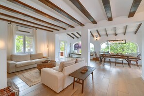 TV - Villa Teresa by Marhen Homes (Javea / Xàbia)