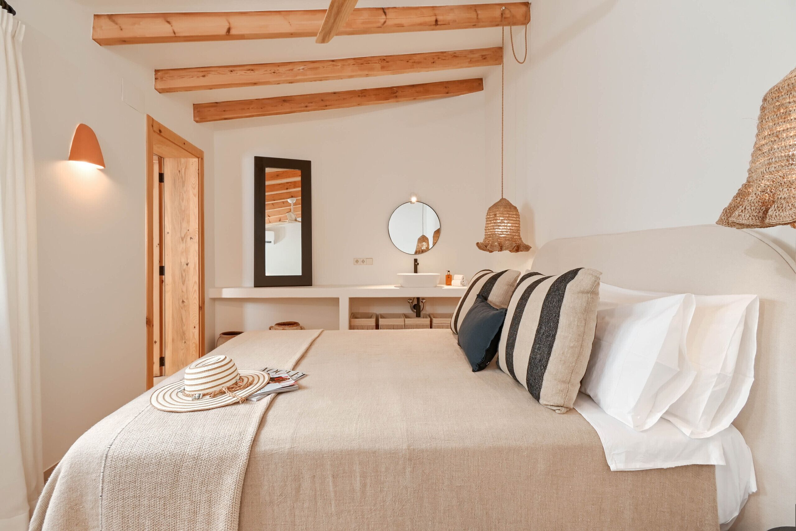 3 bedrooms, iron/ironing board, travel crib, free WiFi