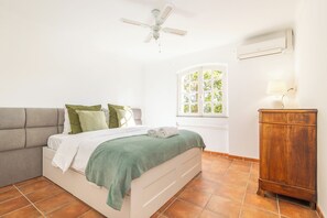 Bügeleisen/Bügelbrett, kostenloses WLAN, Bettwäsche