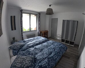 Premium Double Room, Garden View (CH5 / Les Coquelicots) | Free WiFi