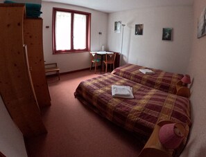 Standard Double Room (CH2 / Les Jonquilles)