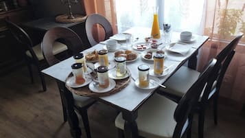 Free daily continental breakfast