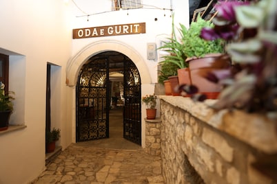 Oda e Gurit Boutique Hotel