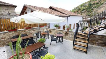 Cour