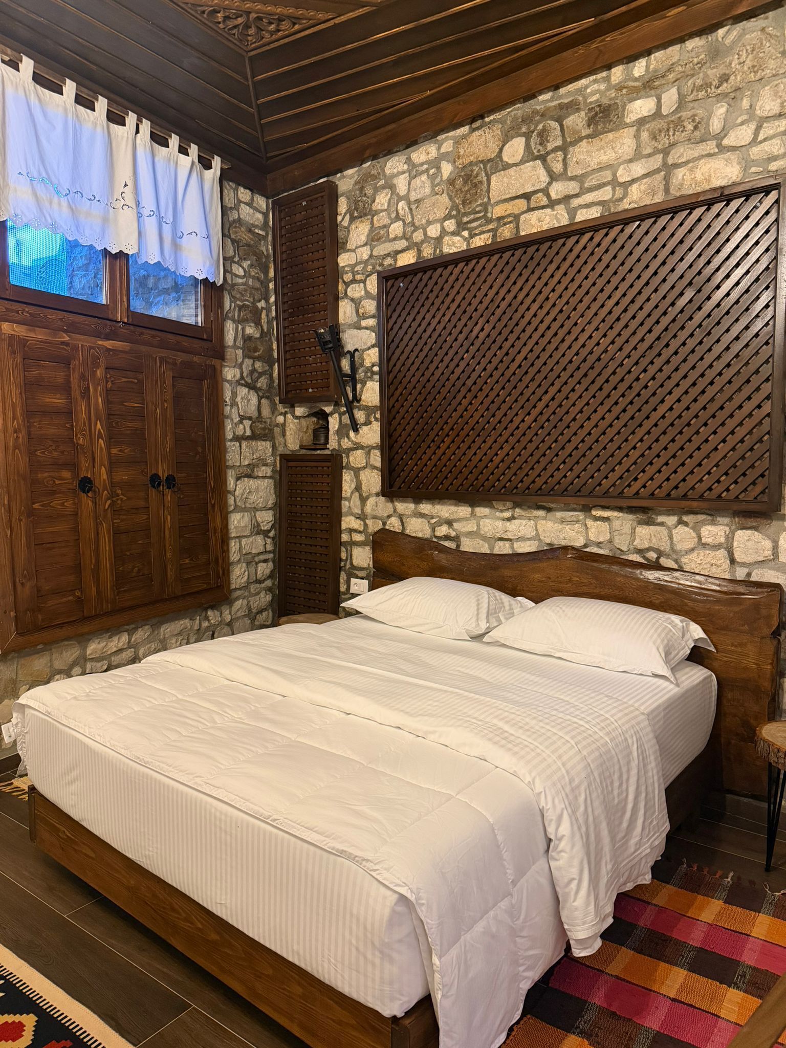 Ropa de cama de alta calidad y escritorio 