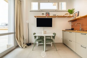Interior - Bright Trieste Terrace Studio (Cagliari)