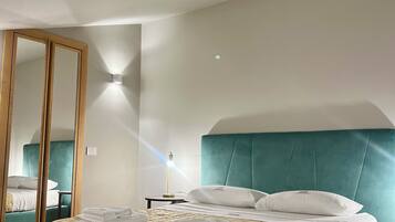 Executive Suite, Balcony, City View | Down duvets, soundproofing, iron/ironing board, free WiFi