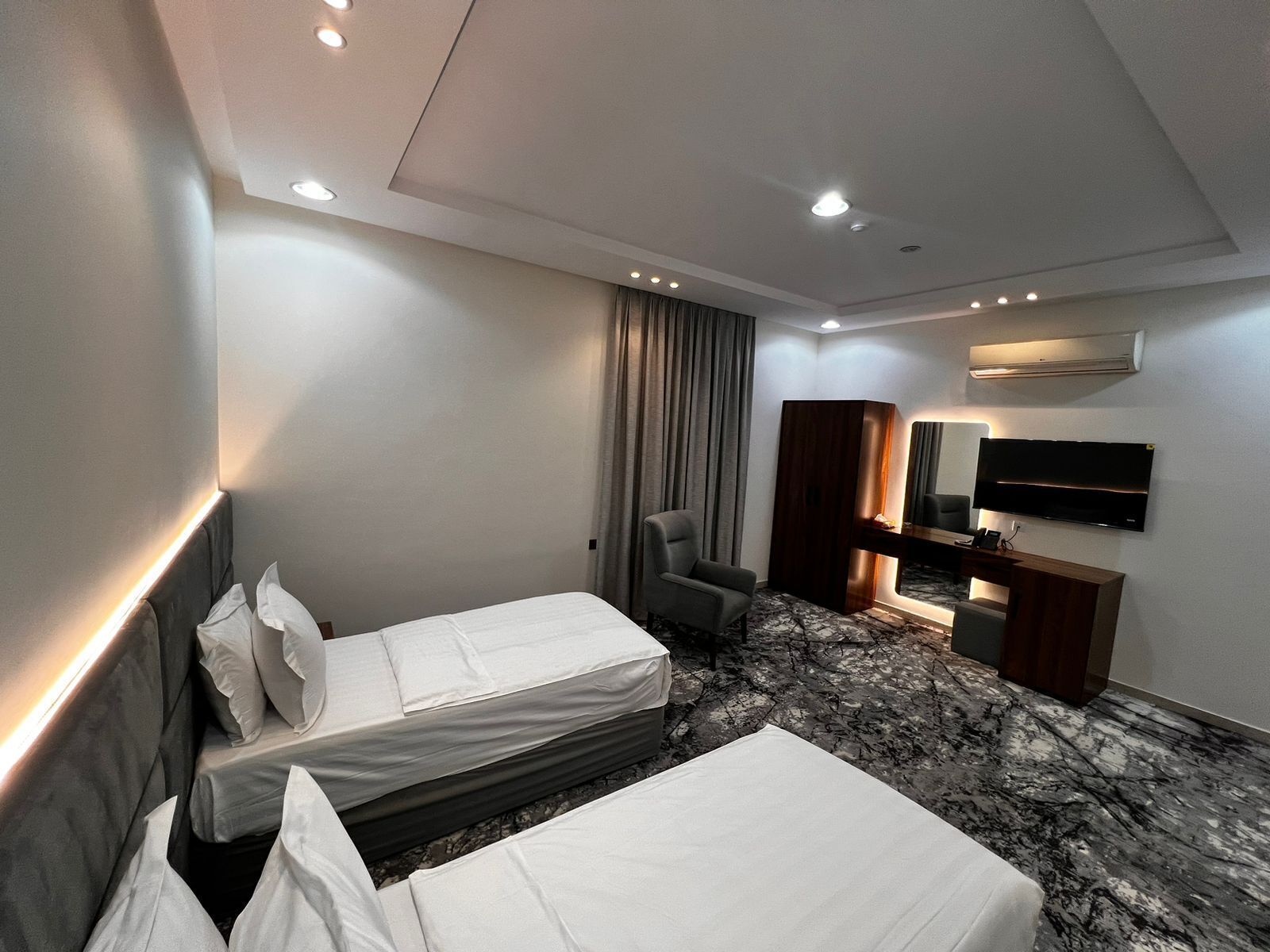 Comfort Studio | In-room safe, blackout curtains, soundproofing, iron/ironing board