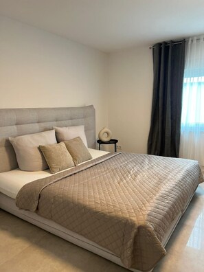 3 bedrooms, iron/ironing board, WiFi, bed sheets