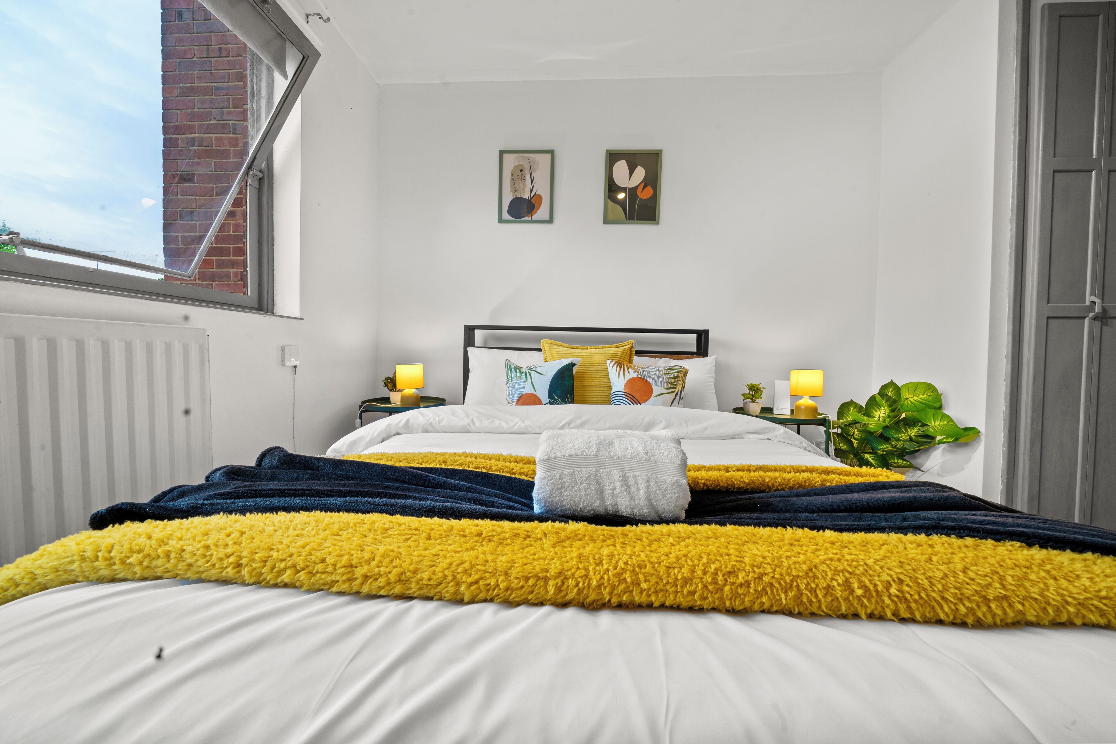 3 slaapkamers, een strijkplank/strijkijzer, wifi, beddengoed