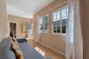 4 bedrooms, WiFi, bed sheets