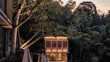 NiiRA Tribe Suite | In-room safe, laptop workspace, iron/ironing board, free WiFi