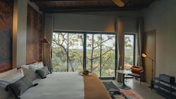 Premium bedding, in-room safe, iron/ironing board, free WiFi