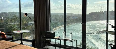 In-room safe, laptop workspace, iron/ironing board, free WiFi