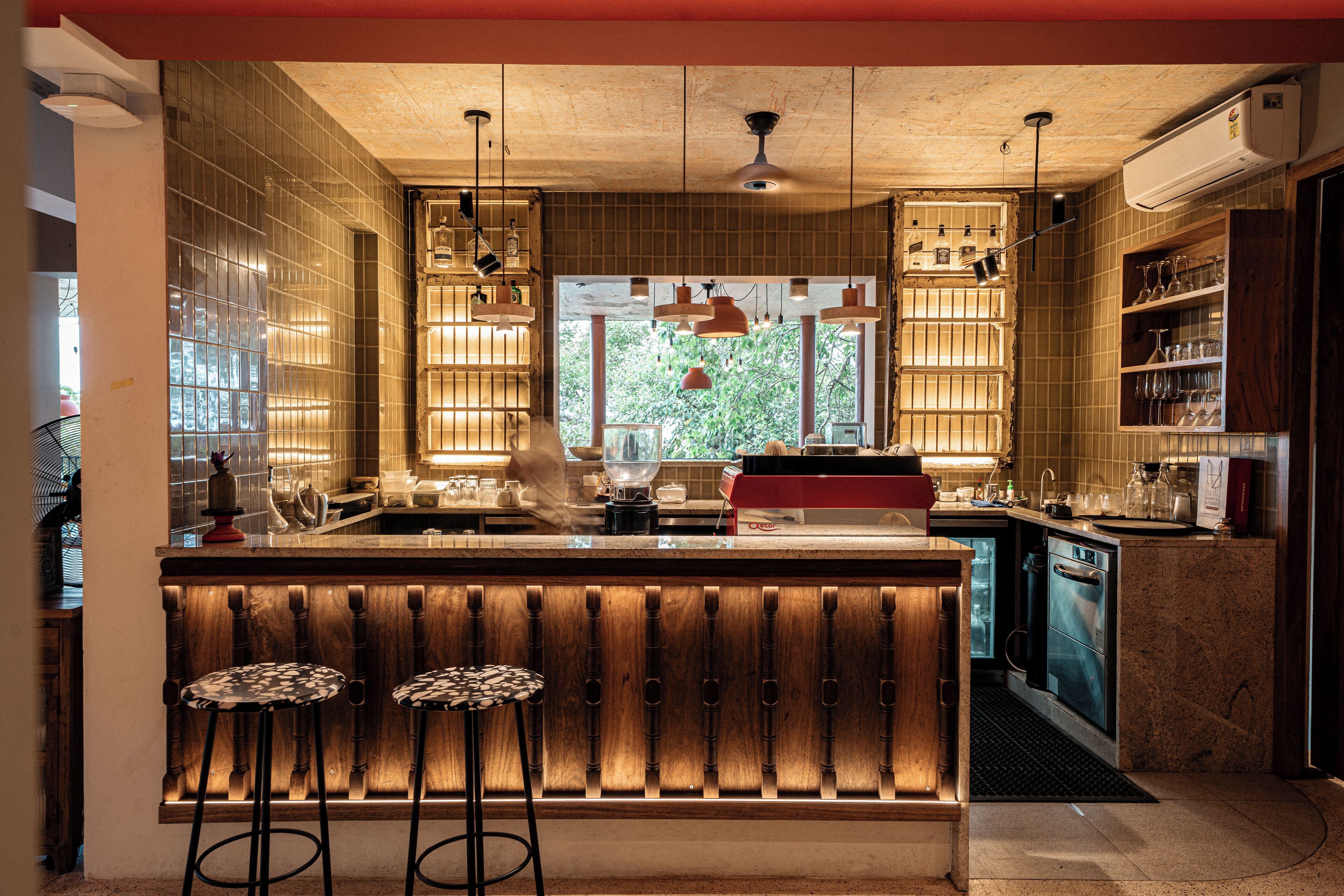 3 bars/lounges, tapas bar, lobby lounge