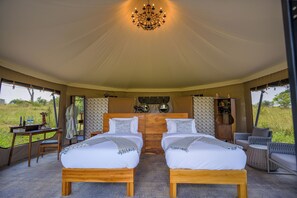 LyxtÀlt | Skrivbord, arbetsyta för laptop och sÀngklÀder