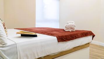 Standard Apartment | Laptop workspace, soundproofing, free WiFi, bed sheets
