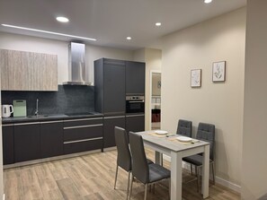 Superior Apartment | Private kitchen | Fridge, microwave, oven, stovetop