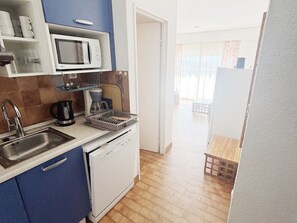 Coffee/tea maker, fridge, microwave, dishwasher - 6-person Apartment with Wi-Fi in Roquebrune-Cap-Martin (Roquebrune-Cap-Martin)