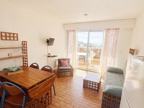 TV - 6-person Apartment with Wi-Fi in Roquebrune-Cap-Martin (Roquebrune-Cap-Martin)