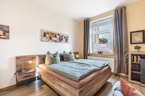 1 bedroom, WiFi, bed sheets - Apartment 1 with Terrace Access (Lindow (Mark))