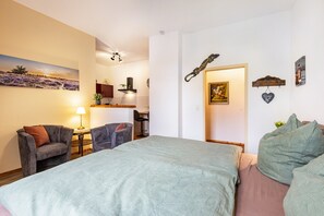 1 bedroom, WiFi, bed sheets