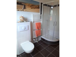 Dusche, Haartrockner, Handtücher