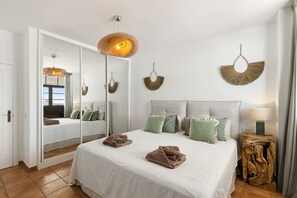 3 bedrooms, in-room safe, free WiFi, bed sheets
