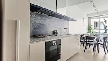 Fridge, microwave, oven, stovetop