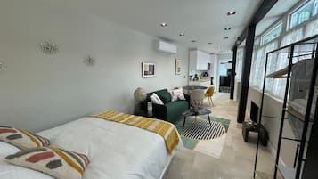 1 habitación, tabla de planchar con plancha, wifi y ropa de cama