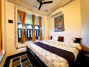 豪華雙人房 | 書桌、免費無線上網