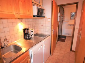 Fridge, microwave, dishwasher, coffee/tea maker