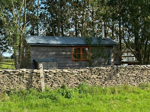 Secluded off Grid Shepherd's Hut