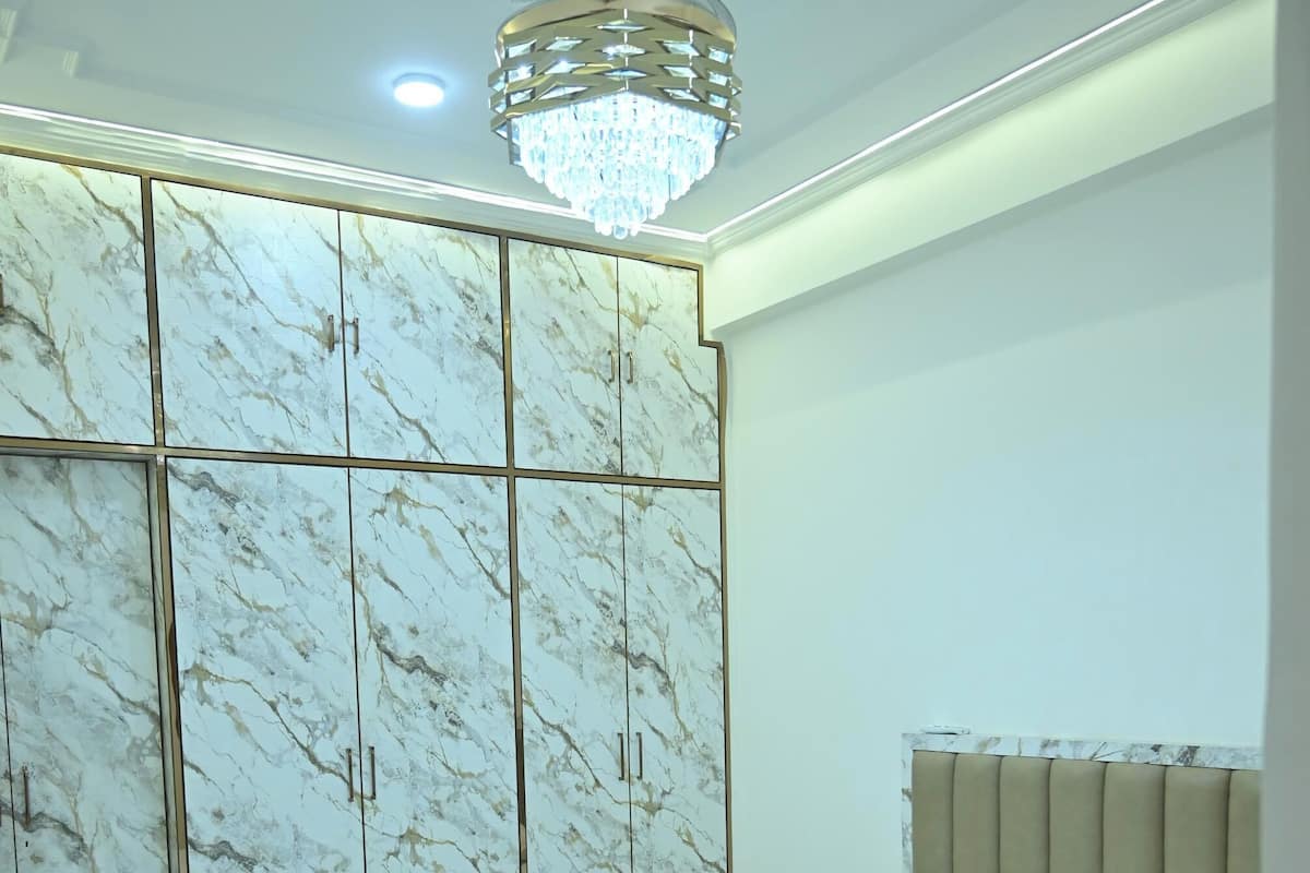 Family Room | Desk, free WiFi