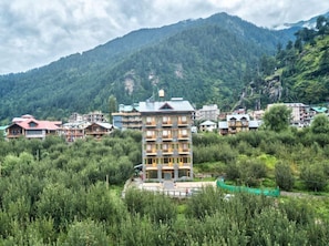 Front of property - Mareema Resort (Manali)
