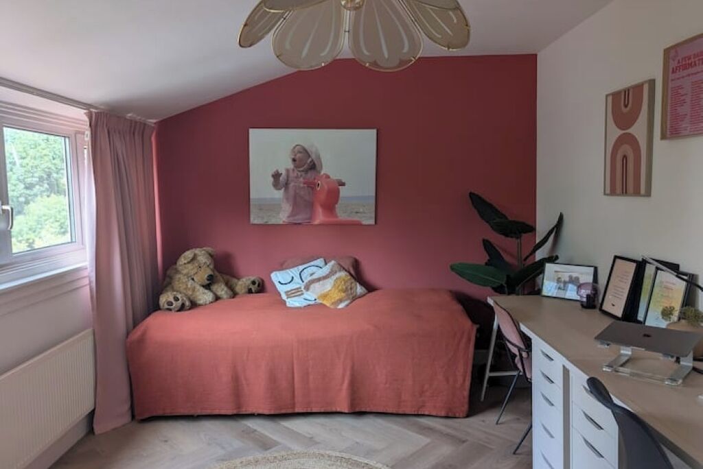 3 多间卧室、熨斗/熨衣板、上网接入、床单